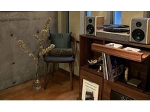 パノラマ(360°)の雰囲気（レコードから流れる音楽は音に奥行があり、まさに「非日常感」）