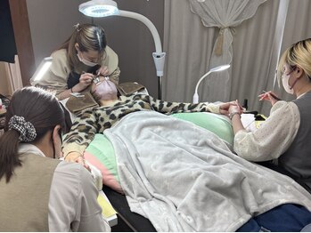 ヴィネル(Vinel)の写真/【大人気フラットラッシュ付け放題¥6400】自まつげが増えたかの様な自然な仕上がりに!本数もお好みで◎
