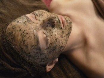 クレアス 勝どき(CREAS)の写真/お肌をきれいにしたい方へ♪シミ・ニキビ・たるみケアにおすすめ！今話題のREVI陶器トリートメントを使用！