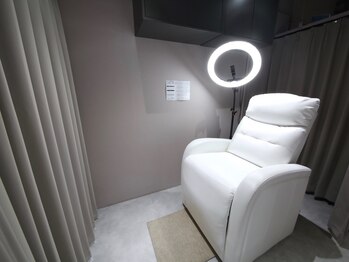 アールイーアイ 天王寺区寺田町店(re;eye)の写真/【全席半個室のVIP空間でリラックス】豊富な種類からお目元に合わせてデザイン♪大満足の仕上がりに◎