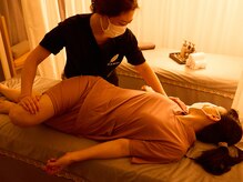 カルネスト　リラクゼーションの雰囲気（呼吸や力加減に配慮し、ゆったりとした時間を大切にしています。）