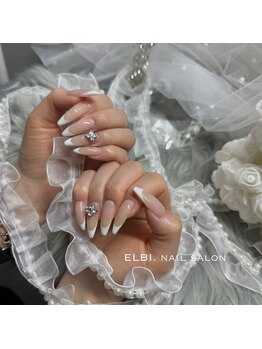 エルビー(ELBI.)の写真/《シンプルこその美フォルム》派手すぎずお洒落。肌馴染みの良いスキンカラーと上品な艶感で品格アップ♪