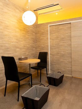 頭ほぐしや/待合ルーム(1)