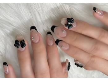 ネイルアンドアイラッシュスタジオ シュシュ(chouchou)/黒フレンチ・トレンドリボン