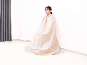イネイトキュア バイ リコ カイロプラクティックオフィス(Innate Cure)の写真/女性特有の疲れ・重だるさを緩和★米国式カイロ×よもぎ蒸しの相乗効果で、内側からスッキリ軽やかな身体へ