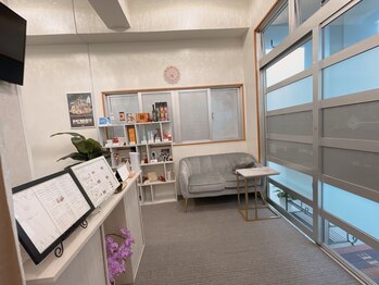 ウィズティ うるま市屋慶名店(with.T)/店内待合室