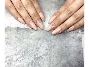 ケーエヌ(KN)/蝶々ネイル