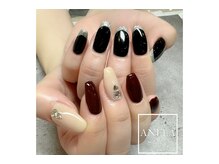 アネラ(ANELA)/左右デザイン違いネイルデザイン