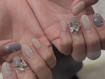 サイン(sin.)/蝶々ネイル