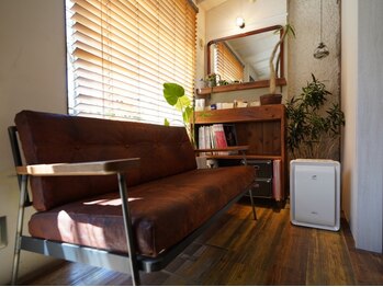 サロン カーサ(Salon Casa)/ゆったりとした待合室