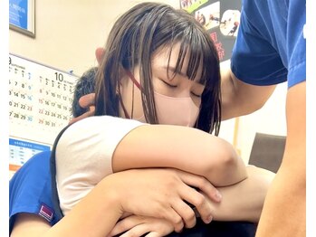 小林整骨院 梅田の写真/気になればすぐにご来店を!《歪み・反り腰・巻き肩・猫背》の根本改善【骨盤矯正+姿勢矯正+全身整体】