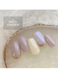 上品シンプルミラーネイル