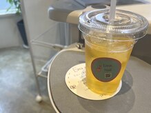 エマネイル 新大阪店(Ema Nail)の雰囲気（ドリンクサービス、ネットフリックスご用意しています♪）