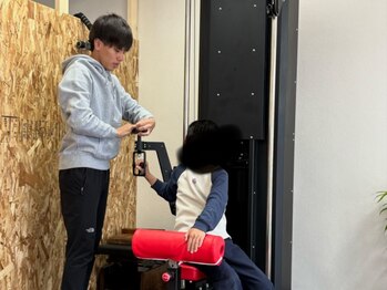 エボリューショナリートゥルース 天神(evolutionary_Truth)の写真/【お子様の姿勢改善にも◎】4Dストレッチで全身のバランスを整えることで、身体の不調も改善へと導きます♪