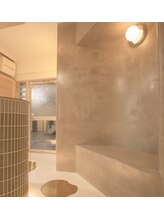 アイリー(eyelly)/待合ベンチ.。