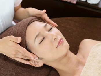 クレアス 勝どき(CREAS)の写真/小顔になりたい方必見◎お顔のお悩みはプロにお任せ！ハーブピーリングでスッキリしたフェイスラインへ♪