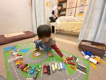 子育てママの整体サロン/施術中のお子様の様子