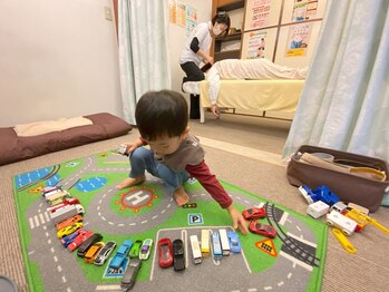 子育てママの整体サロン/施術中のお子様の様子