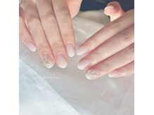 リッシュ トロワ(RICHE trois)/ホワイトリボンネイル