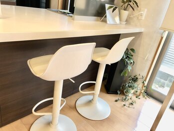 ビーエックス(.BX)/１階にはカウンターもあります◎