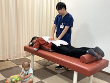 うらら整骨院の雰囲気（お子様と一緒でも大丈夫♪落ち着いた空間で産後ママを優しくケア）