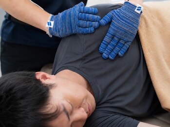 イーハンズ 渋谷本店(e-Hands)の写真/デスクワーク男性の頑固な肩こりに。深層筋へアプローチ