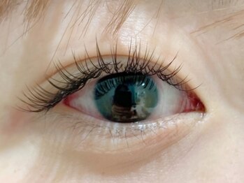 ココ アイラッシュ(co.co. eyelash)の写真/【スーパーフラットラッシュが人気◎】付け心地抜群＆軽量！自然に馴染んでナチュラルにパッチリ目元♪