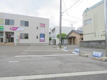 タナゴコロ(TANAGOKORO)の雰囲気（駐車場は施術院前の1～3をご利用ください。駐車止がございます。）