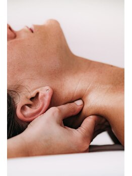 カンリュウデットクス ノウ(KANRYU detox NOU.)の写真/強圧カッサで首肩の深部まで徹底ケア。慢性的な首肩こり・頭痛・眼精疲労に、本気で変わりたい方へ