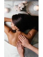 ホワイトアイ 北谷(WHITE EYE)/オーガニックアロママッサージ