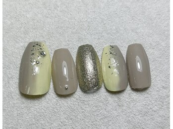 グレージュ×イエロー