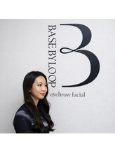 ベースバイループ(BASE BY LOOP)/眉毛で変身、カッコいい女性