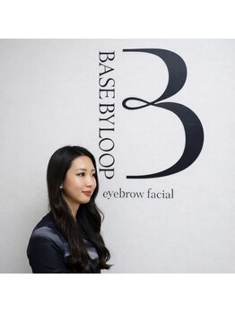 ベースバイループ(BASE BY LOOP)/眉毛で変身、カッコいい女性