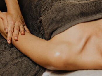 エレラビューティー(ELERA beauty)の写真/もう隠さない！結果重視の二の腕・ハミ肉ケアでノースリーブを美しく着こなす♪夏の集中スリムコースが◎