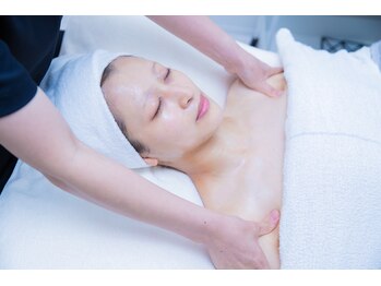 ポーラ 花畑店(POLA)/肩甲骨から首肩のマッサージ