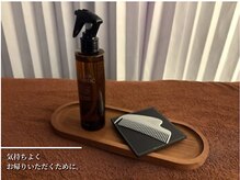 お暇(Oitoma)の雰囲気（寝ぐせ直しスプレーとコームをご用意しています。）