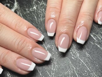 アジュールネイル 上本町店(AzurNail)の写真/【ワンカラー・カラグラ（ストーンアート付）¥3800】全メニューオフ込!何度来ても同じ価格★当日予約OK♪