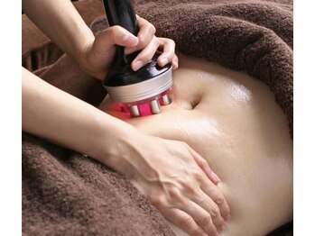 パリスヒロトン(PARIS HIROTON)の写真/痩身は「組み合わせ」で変わる!お客様の状態に最適なマシンを組み合わせた“結果設計型”メニュー¥22000