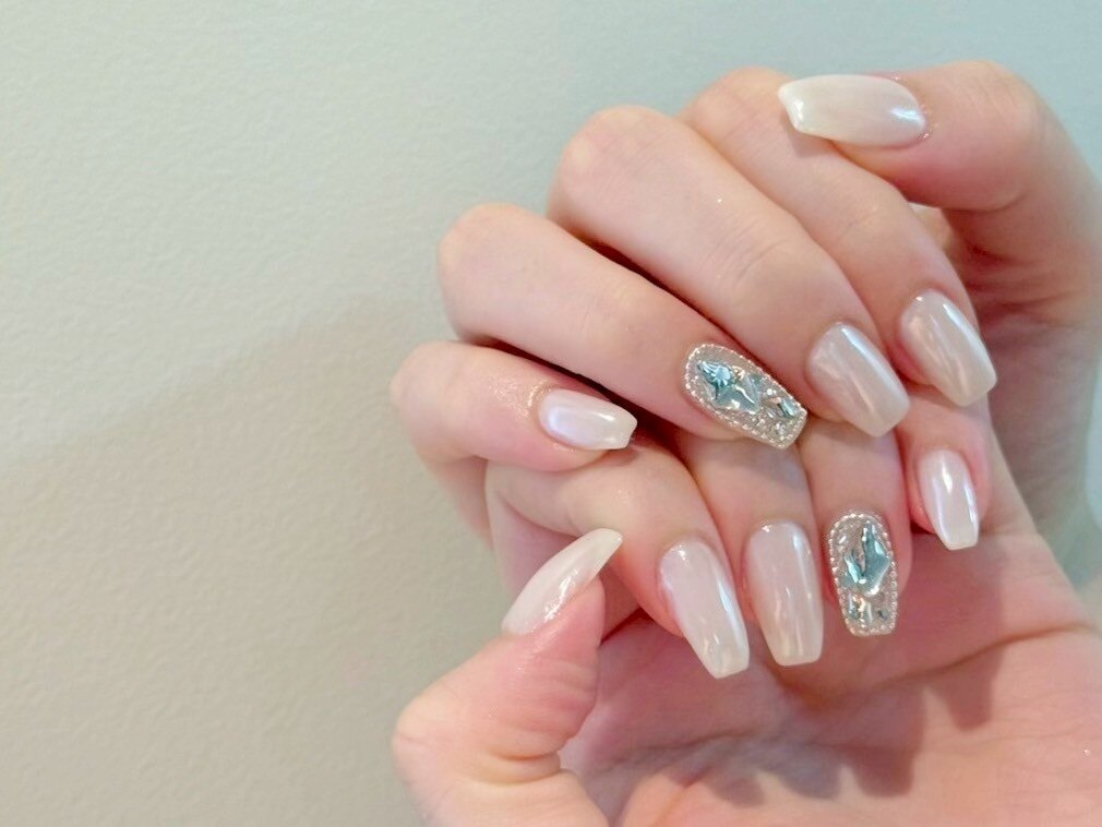 2025年-2026年冬トレンド】ホワイト ワンカラーのネイルデザイン集