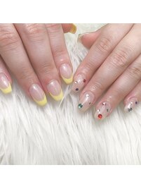 フレンチ＆宝石ネイル