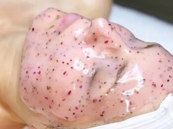 薫風 大阪豊中店の写真/国産のワックスでお顔の細かい産毛&古い角質を取り除きます!スキンケアの浸透率UP&化粧ノリ◎ツルスベ肌に*