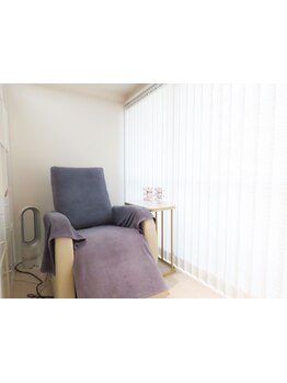 リクライニングチェアのあるサロン