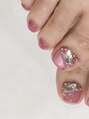 LUMINOUS nailsalon&nbsp;フットは親指をワンポイントで豪華にビジューで盛るのが好き☆