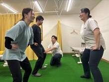 ひろがる接骨院 総社院の雰囲気（運動療法もできるような芝生の設置）