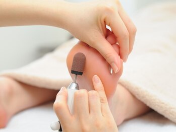 ペディラボ 荻窪店(Pedi Labo)の写真/夏の間にできてしまった【ガチガチ角質】【タコ・魚の目】痛みが出るまえに「ふわふわ足」にリセット♪