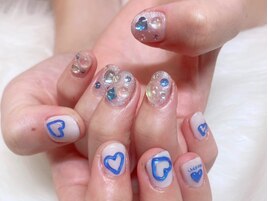 ぷっくりハートビジューネイル