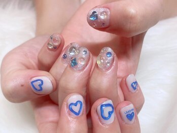 ぷっくりハートビジューネイル
