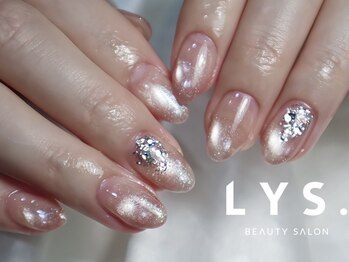 リス ネイルアンドビューティー(LYS)の写真/《四条烏丸駅 徒歩2分》フォルム/持ち/艶重視◎自爪を傷めず、いつまでも見惚れるネイルを楽しめる♪
