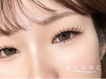 アイラッシュサロン ブラン 浜松アクトタワー店(Eyelash Salon Blanc)の写真/≪超軽量毛フラットラッシュ≫印象を左右する目元だからこそ信頼の技術でモチが良くて綺麗な目元をキープ♪