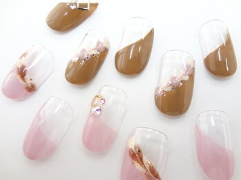 ネイルサロン クイール 小山店(NAIL SALON QUILL)/斜めフレンチ＋ピーコック＋ラメ